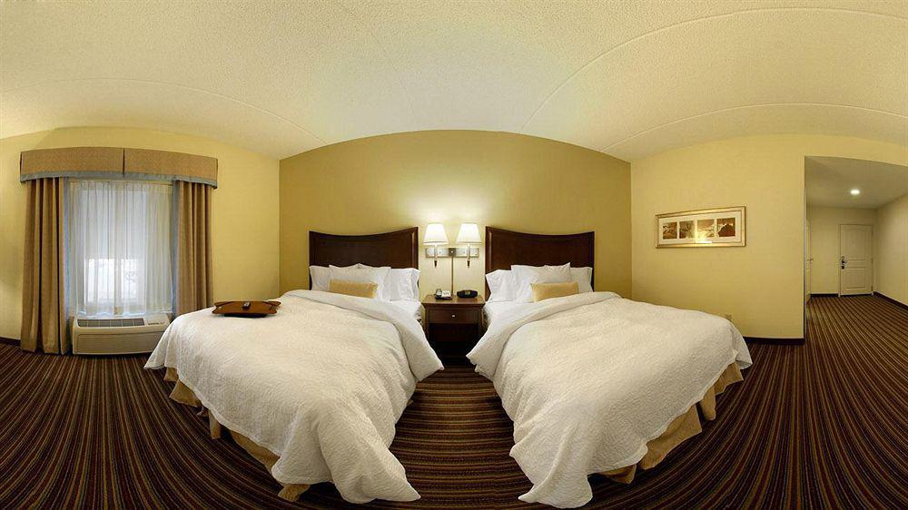 Hampton Inn Gainesville-Haymarket Exterior photo