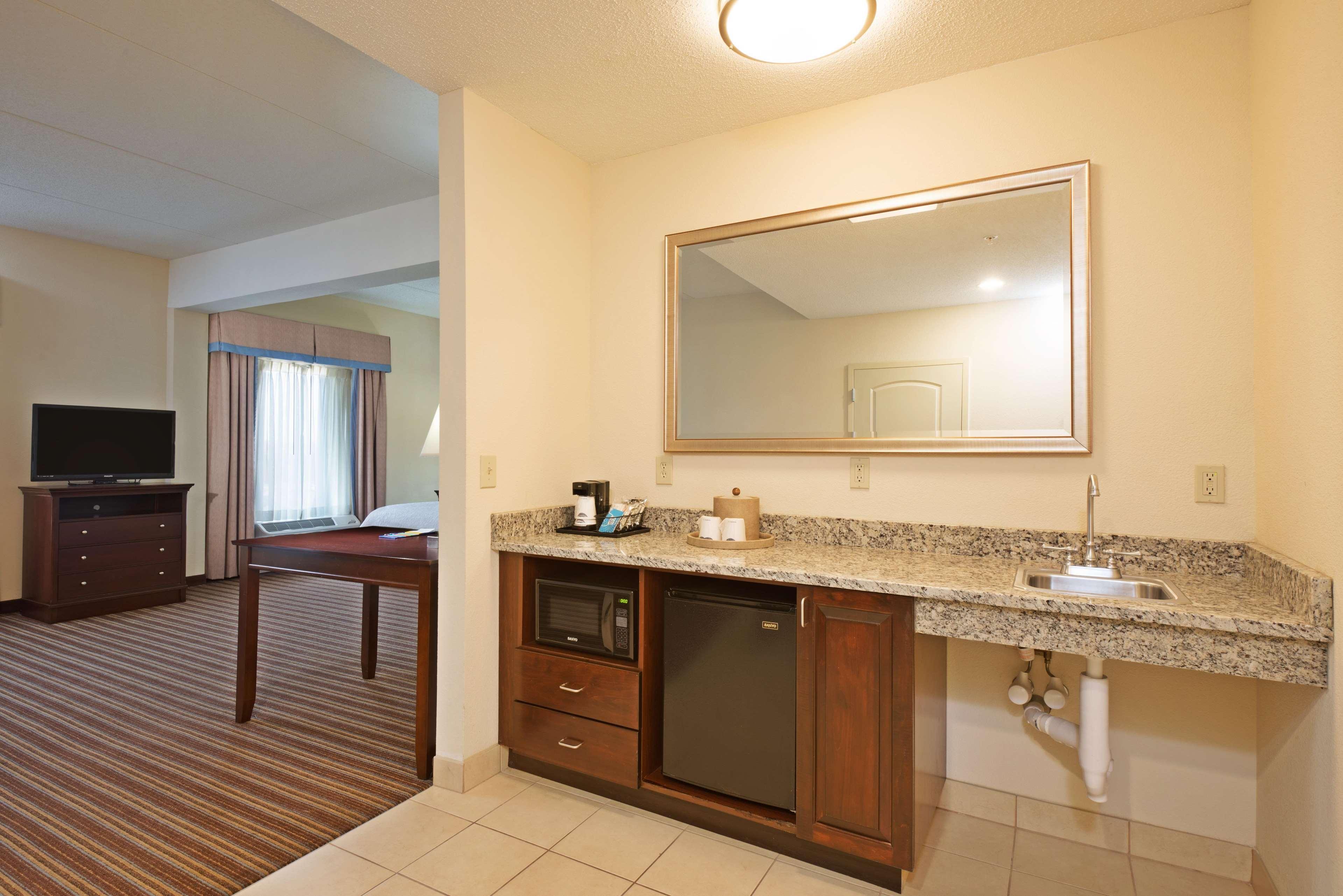 Hampton Inn Gainesville-Haymarket Exterior photo