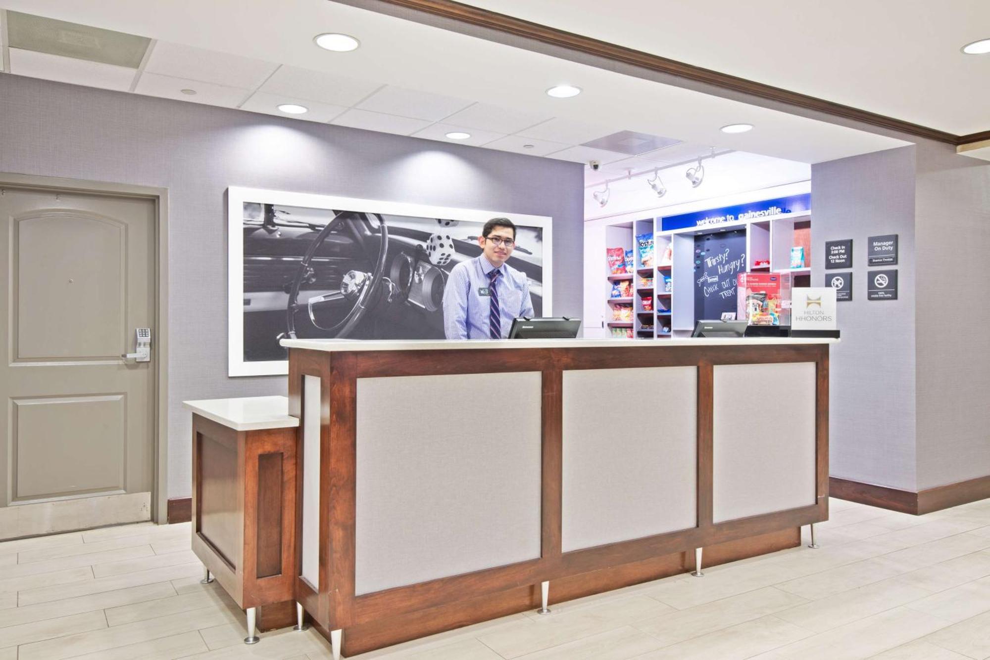 Hampton Inn Gainesville-Haymarket Exterior photo