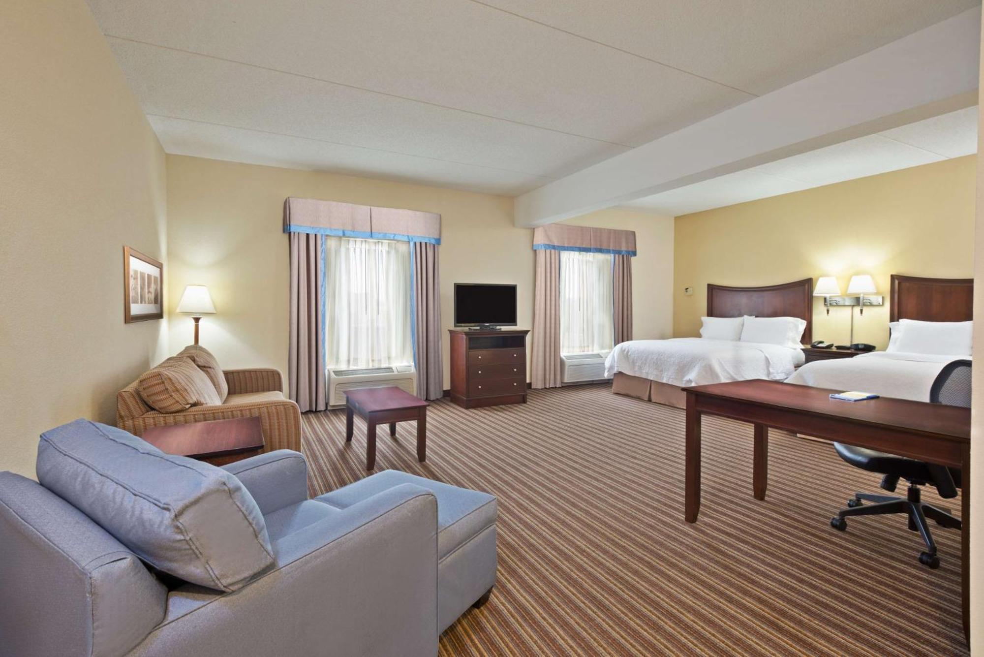 Hampton Inn Gainesville-Haymarket Exterior photo