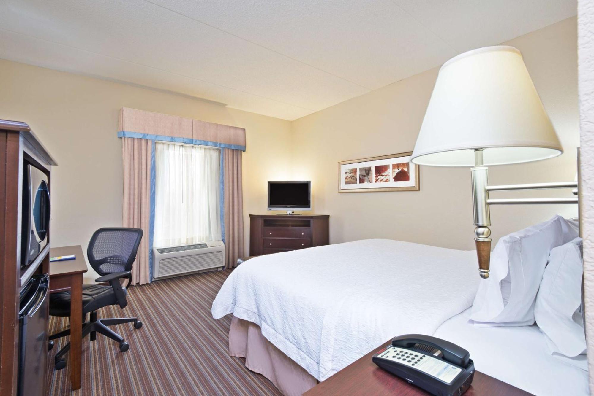 Hampton Inn Gainesville-Haymarket Exterior photo